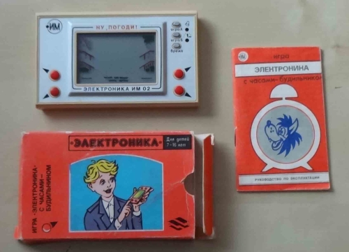 Gra Elektronika "Nu, pogodi" z zegarem i  z budzikiem.jpg