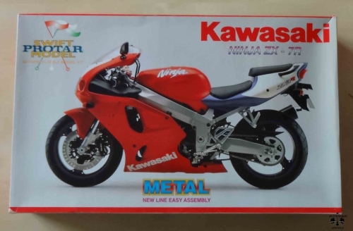 Kawasaki Ninja ZX-7R, scale 1:9, Swift Protar Model 13286, model plastikowy.jpg